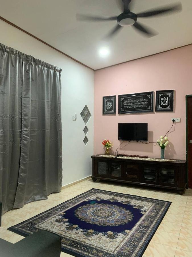 Lavender Homestay Desa Chendering 3 Bedrooms Куала-Тренгану Экстерьер фото